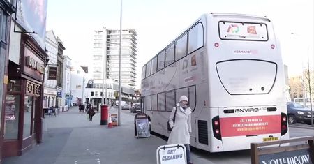 Francuzi chcą zachęcać Brytyjczyków do przenoszenia biznesu po Brexicie przy pomocy… autobusu
