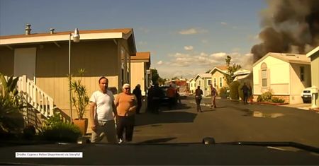 Wyprowadzili mężczyznę z płonącego budynku na chwilę przed wybuchem