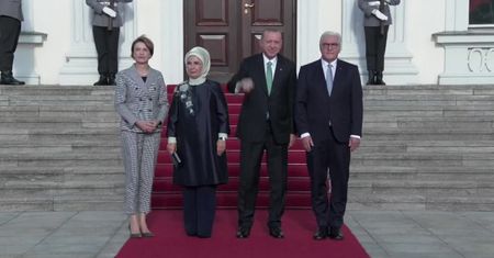 Recep Erdogan witany z honorami w Niemczech