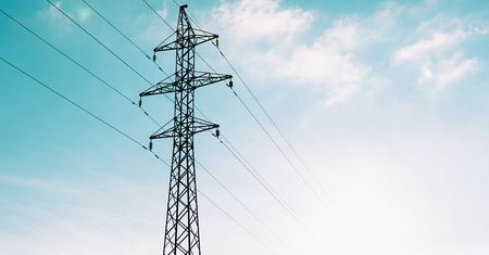 Przerwy w dostawach prądu staną się mniej dokuczliwe. Awarie sieci po burzach będą szybciej usuwane
