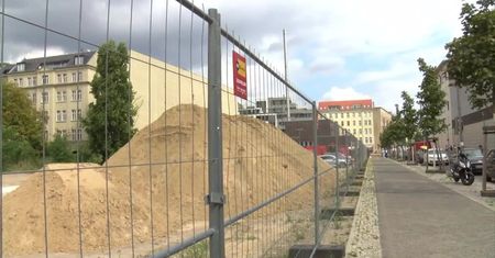 Nieznany fragment muru berlińskiego. Odkrycie podczas prac budowlanych w stolicy Niemiec