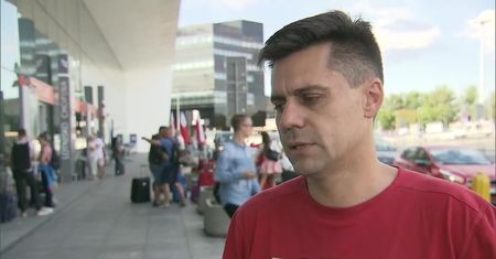 Od środy czekają na lot na Dominikanę. Nie chcieli opuścić płyty lotniska