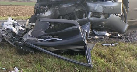 Jedna osoba zginęła a trzy są ranne po zderzeniu trzech samochodów na Dolnym Śląsku
