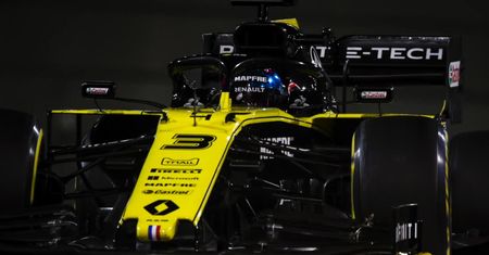 Lewis Hamilton wygrał Grand Prix Abu Zabi. Robert Kubica dziewiętnasty w ostatnim wyścigu w sezonie