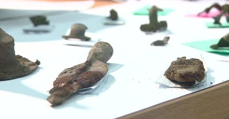 Znaleźli urny sprzed 2000 lat. Żeby sprawdzić co jest w środku, prześwietlili je u weterynarza