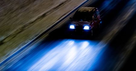 IMGW ostrzega: gołoledź w ośmiu województwach