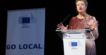 Komisarz Johansson: musimy walczyć z przemytnikami ludzi