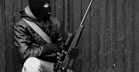 Udawali terrorystów, którzy atakują szkołę. Nieświadomi uczniowie wpadli w panikę