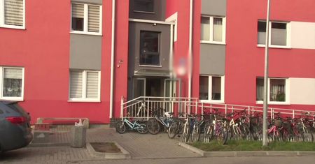 Ciało 16-latka na klatce schodowej. Policja zatrzymała 17-latka