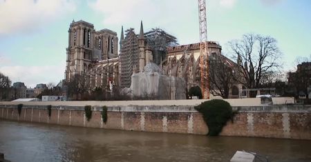 Specjaliści dają 50 proc. szans na uratowanie katedry Notre Dame