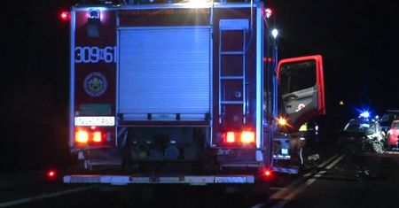 Spowodował wypadek i uciekł. W pozostawiony przez niego samochód wjechało kolejne auto