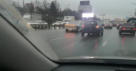 CyberŁada podbija Moskwę. Po ulicach stolicy Rosji jeździ auto do złudzenia przypominające najnowszy pojazd Tesli