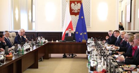 Rząd przyjął projekt dot. przeniesienia środków z OFE na indywidualne konta emerytalne