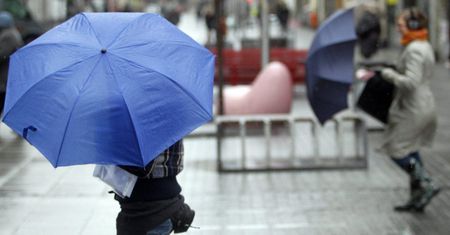 IMGW ostrzega przed silnym wiatrem w pięciu województwach