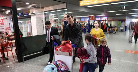 Rosjanin Denis Lisow z dziećmi dziękuje polskim władzom za pomoc
