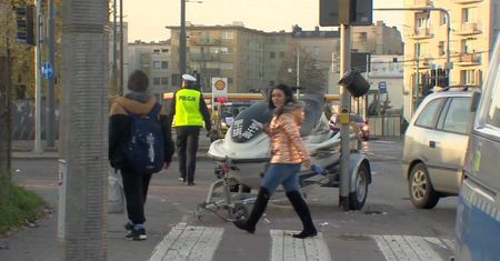W Poznaniu pieszego potrąciła przyczepa ze skuterem wodnym. Mężczyzna trafił do szpitala