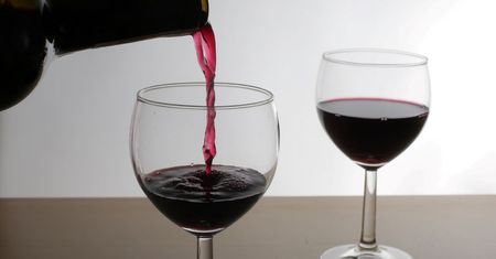 Rząd przyjął projekt przewidujący 10-proc. wzrost akcyzy na alkohole i wyroby tytoniowe