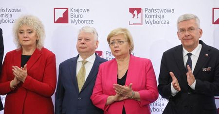 Senatorowie X kadencji odebrali zaświadczenia o wyborze