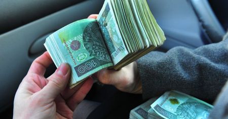 Badanie: ponad połowa Polaków nie wie, że przez inflację pieniądze tracą na wartości
