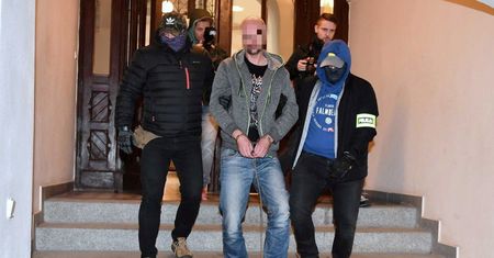 Areszt dla 41-latka, który niosąc dwa noże szedł w kierunku policjantów i uczestników Marszu Równości