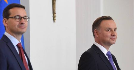 Prezydent i premier na czele rankingu zaufania; liderzy PO i Konfederacji z największą nieufnością