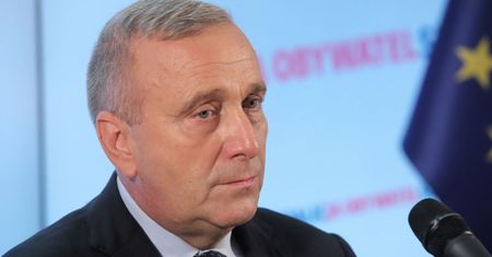 Schetyna: każda próba korupcji politycznej ze strony PiS wobec senatorów będzie ujawniana i piętnowana