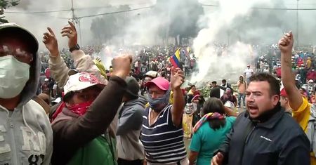 Zamieszki w Quito. Demonstranci podpalili rządowy budynek