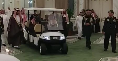 Władimir Putin z wizytą w Arabii Saudyjskiej. Na rozmowy z królem Salmanem udał się elektrycznym pojazdem