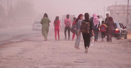 Tysiące cywilów ucieka przed turecką ofensywą w północnej Syrii