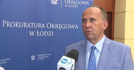 Matka upiła się i zamknęła głodną dwulatkę w przyczepie w Łodzi