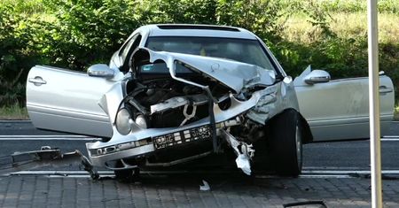 Zderzenie dwóch samochodów niedaleko Dobiegniewa. Sześć osób zostało rannych