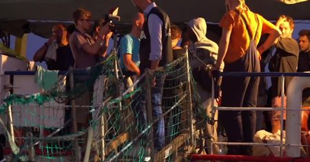 Statek z migrantami zacumował na Lampedusie. Bez pozwolenia