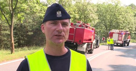 Czołowe zderzenie samochodów w Dolnośląskiem. Osiem osób zostało rannych