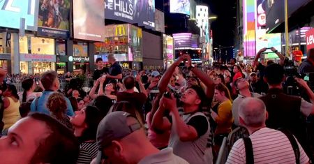 Rodzeństwo akrobatów pokonało na linie prawie 400 metrów nad nowojorskim Times Square