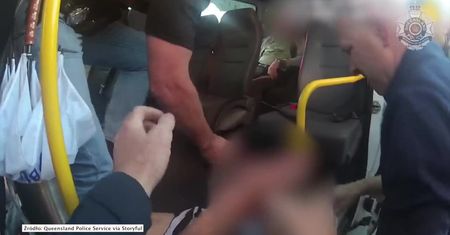 Złodzieje uciekali skradzionym busem domu opieki z 76-latkiem w środku