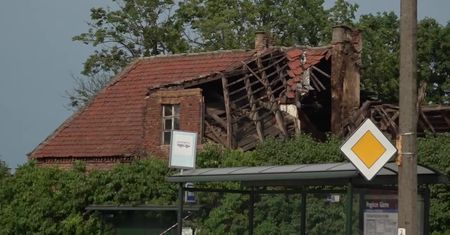 Zawaliła się ściana opuszczonego budynku w Gdyni. Psy tropiące nie znalazły nikogo pod gruzami