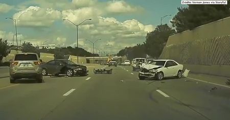 Wypadek w Kansas. Na trzypasmowej drodze zderzyły się cztery samochody