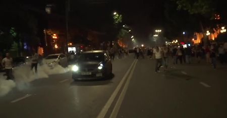 Dziesiątki rannych po starciach z policją w Tbilisi. Demonstranci próbowali wedrzeć się do parlamentu po wystąpieniu deputowanego z Rosji