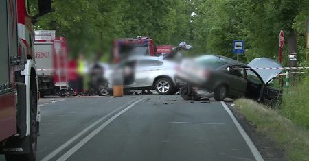 Jedna osoba zginęła, a trzy zostały ranne w zderzeniu trzech samochodów pod Częstochową