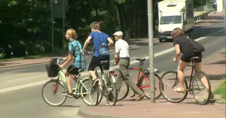 Ciężarówka potrąciła dwóch 12-latków na przejściu dla pieszych
