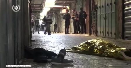 Nożownik ranił dwie osoby w Jerozolimie. Został zastrzelony przez służby. Policja opublikowała nagranie