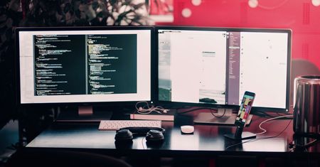 Polska administracja szybko się cyfryzuje, jednak brakuje rozwiązań wpisujących się w trend e-demokracji. Na wybory przez internet Polska nie jest jeszcze gotowa