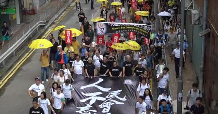 Demonstracje na ulicach Hongkongu. Chińczycy uczcili 30. rocznicę protestów na placu Tiananmen