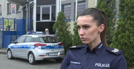 Chciał odwieźć dzieci do przedszkola, wjechał do rowu. Kierowca miał 2,5 promila