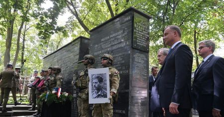Dowódca słynnego Batalionu “Zośka” Ryszard Białous spoczął na Powązkach