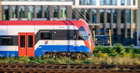 WKD przewiozła w pierwszej połowie roku ponad 80 tys. pasażerów więcej