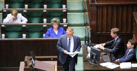 PiS chwali rząd za wykonanie budżetu w 2018 r., opozycja krytykuje