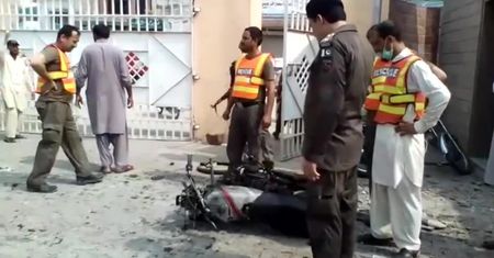 8 osób zginęło w zamachach w Pakistanie. Przed szpitalem wysadziła się kobieta