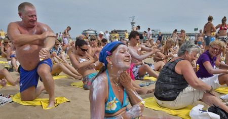 Dermatolodzy: stosowanie kremów z filtrem UV to podstawa profilaktyki czerniaka