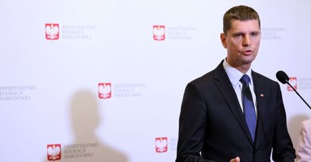 Szef MEN: szkoły średnie przygotowały ponad 100 tys. więcej miejsc niż uczniów